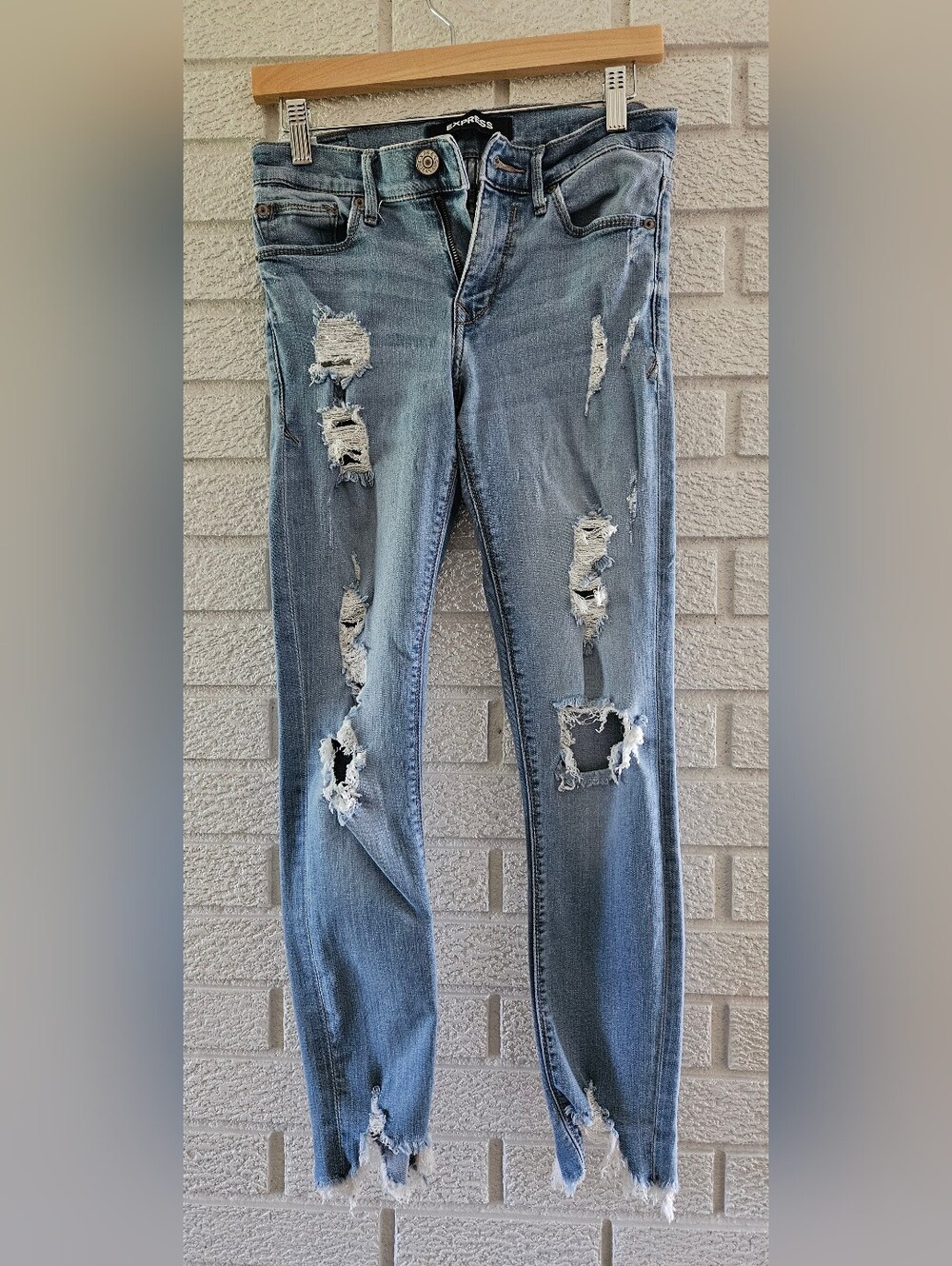 Women’s Distressed Light Blue Jeans - Fashionable Ripped Skinny Size 2R